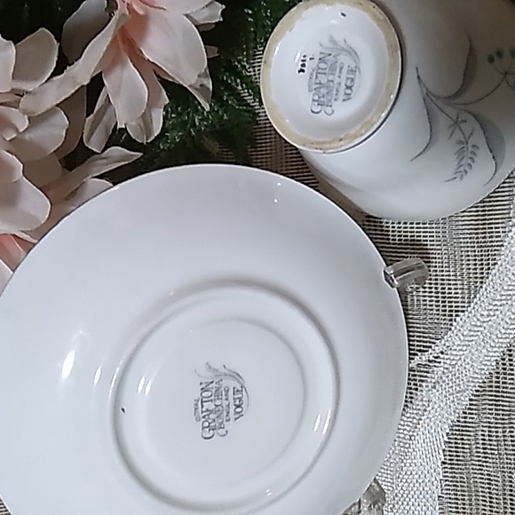 Beautiful Vintage Royal Grafton -Vogue Teacup & Saucer - Picture 5 of 7